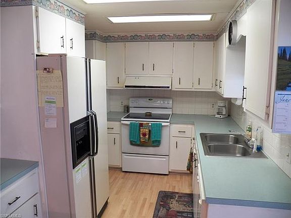 3rd image of 804 Holly Berry Ct