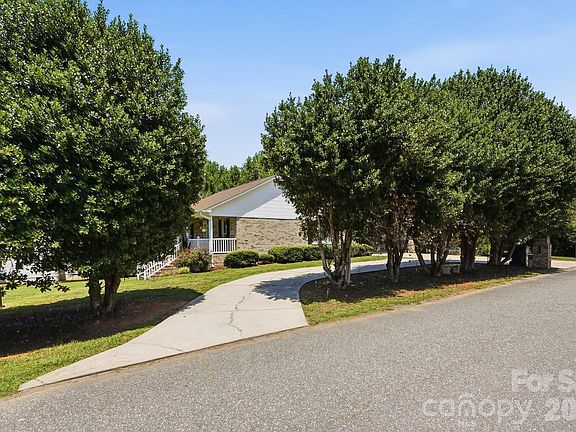 4th image of 107 Brendle Ln