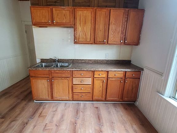 3rd image of 1568 W Windlake Ave #2