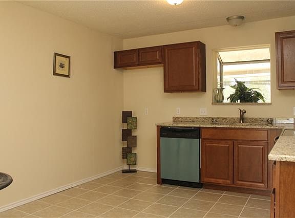 5th image of 520 Sierra Blanca Dr