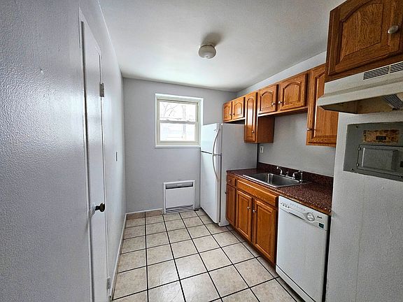 4th image of 1954 Delaware Ave APT 1