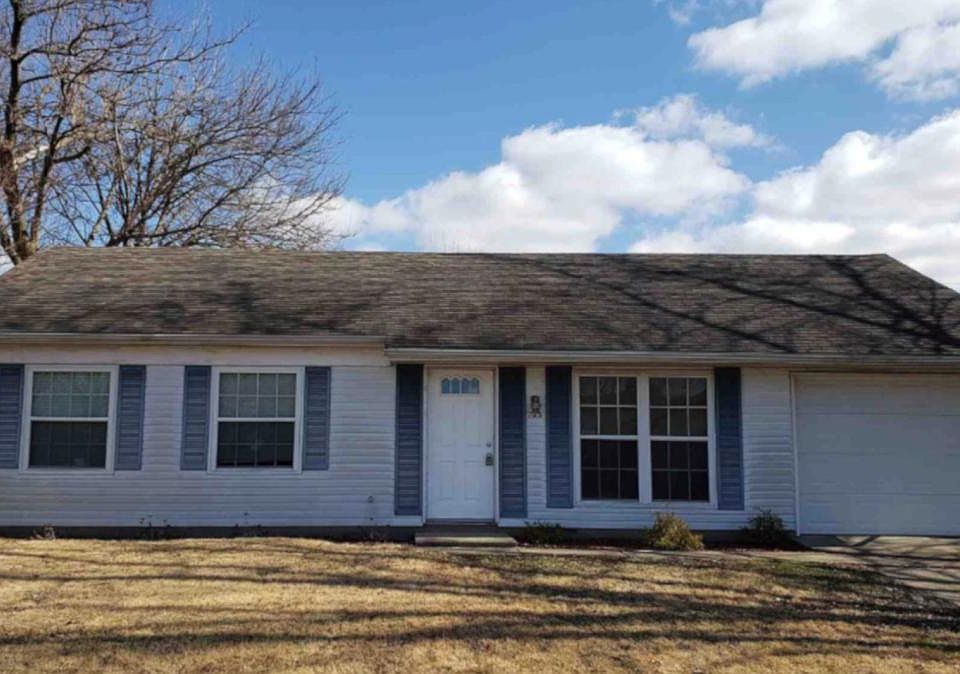 1st image of 725 Julia Ln