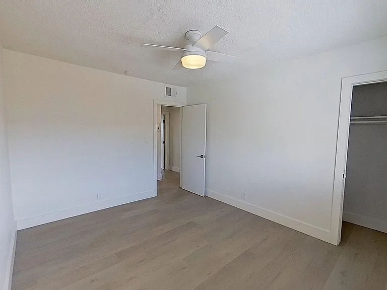 437-443 W Valencia Dr — Photo 15