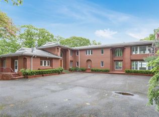 272 Harbor Acres Rd, Sands Point, NY 11050