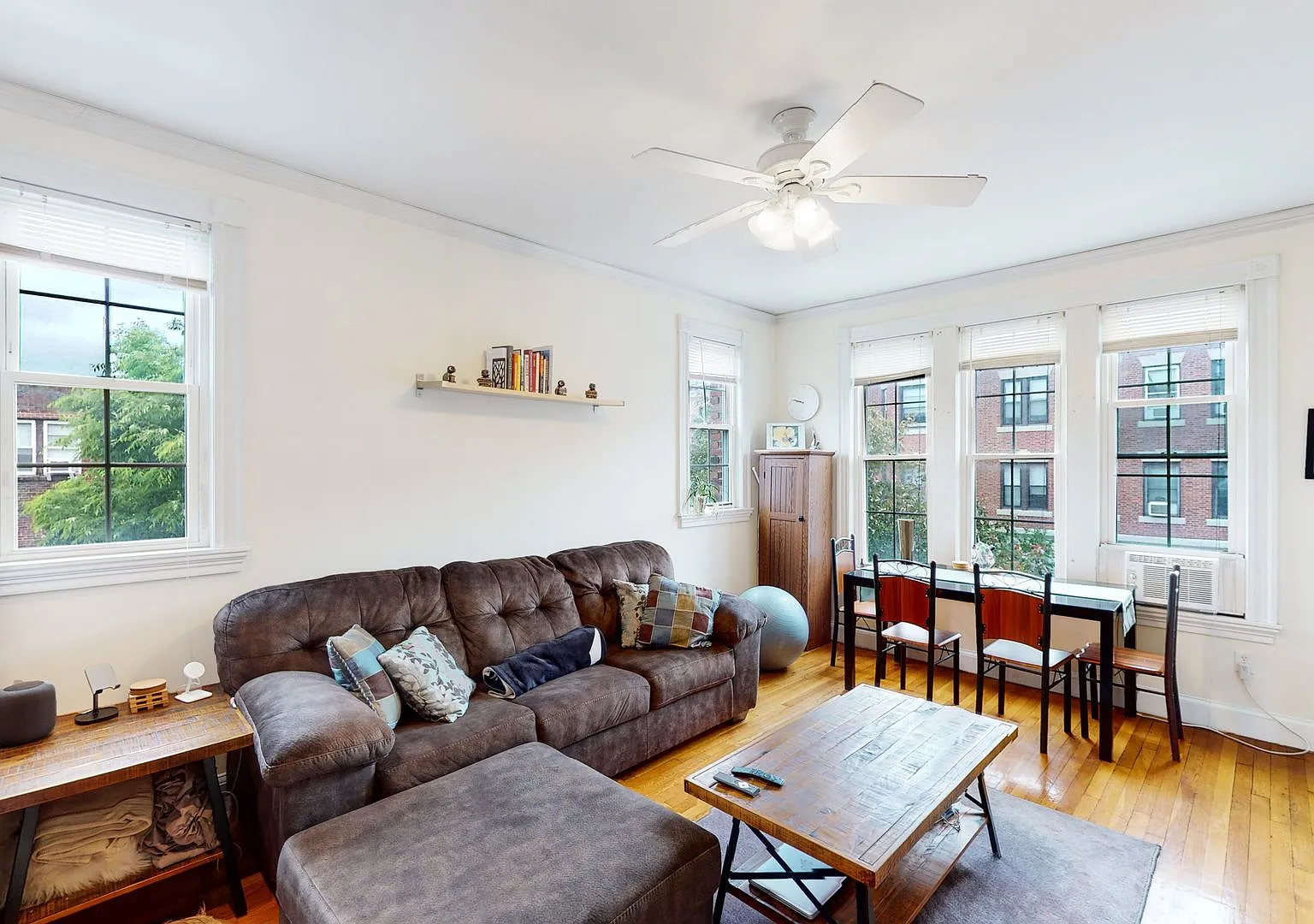 Great location; Gorgeous, Sunny 1-bed Available for 9/1! — Photo 2