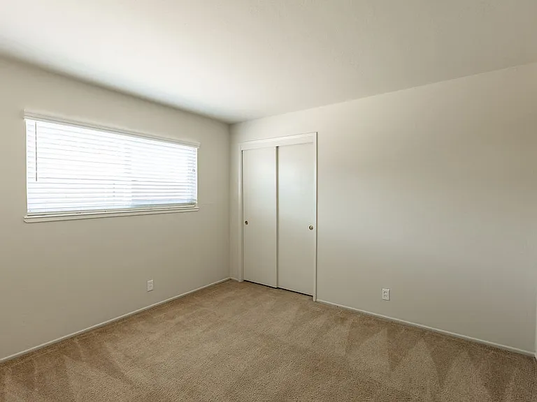 Golden Oaks Apartment — Photo 17