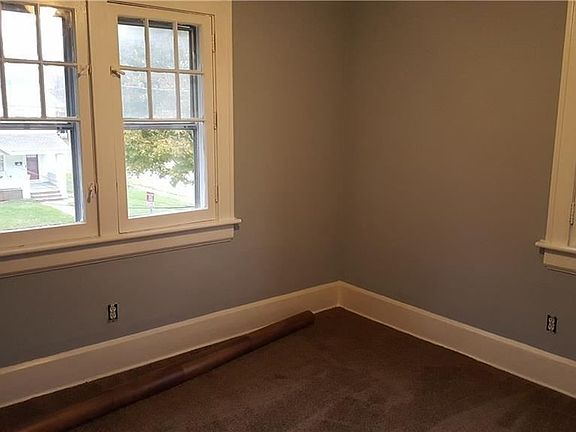 4th image of 114 E Archwood Ave