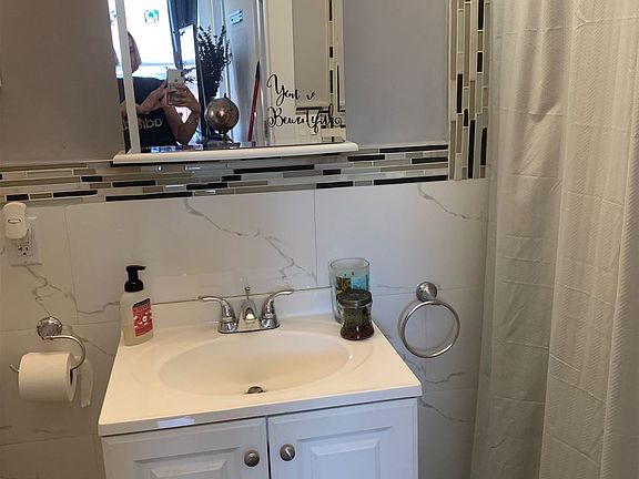 1363E1D9-8A47-40EB-8636-81FA33A255CA