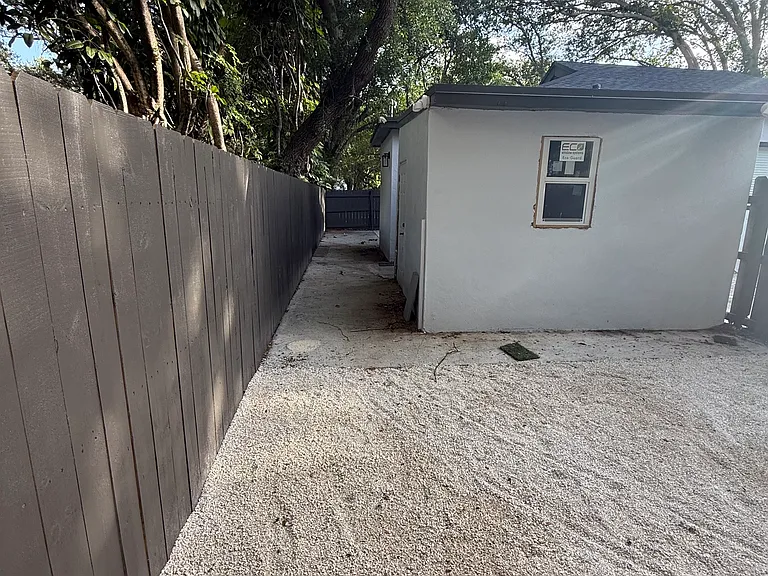 12980 NE 10th Ave — Photo 31