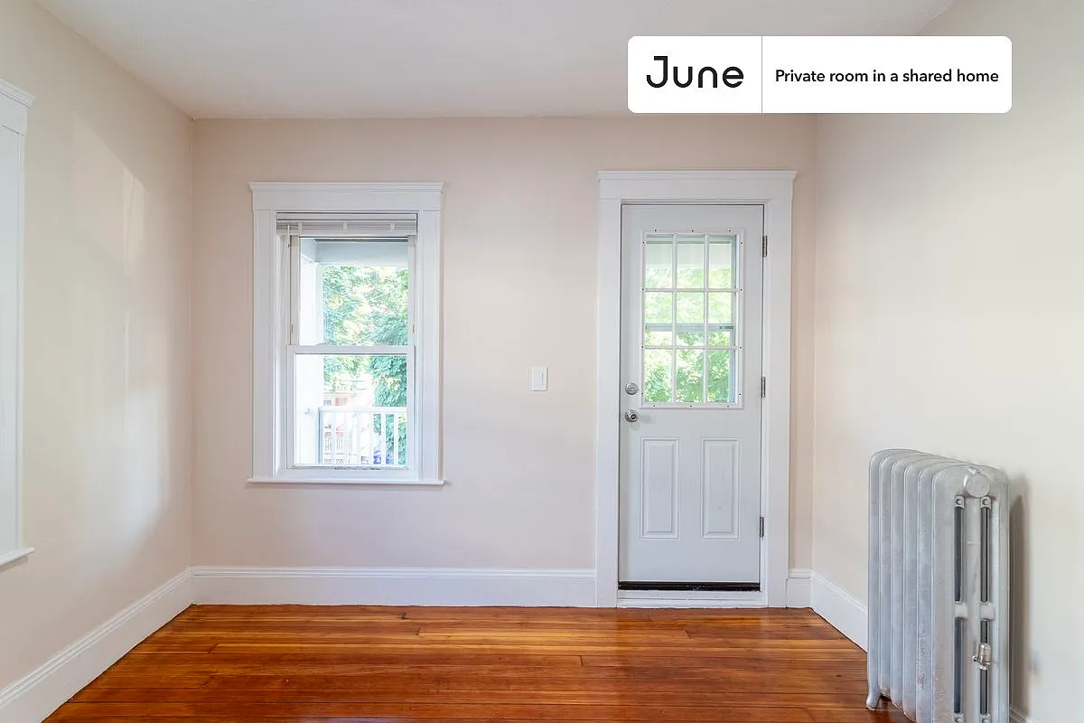 Queen bedroom in 6 bed/2 bath home in Allston #1735 C — Photo 2