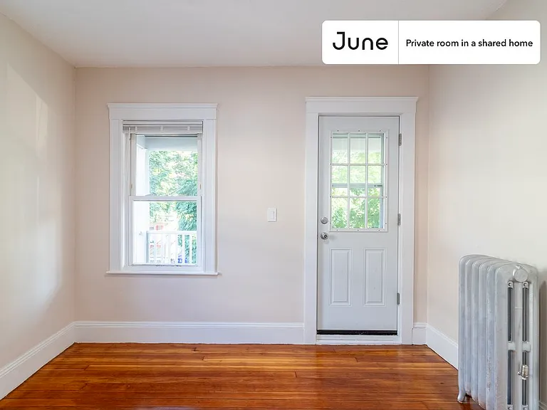 21 Easton St #C — Photo 2
