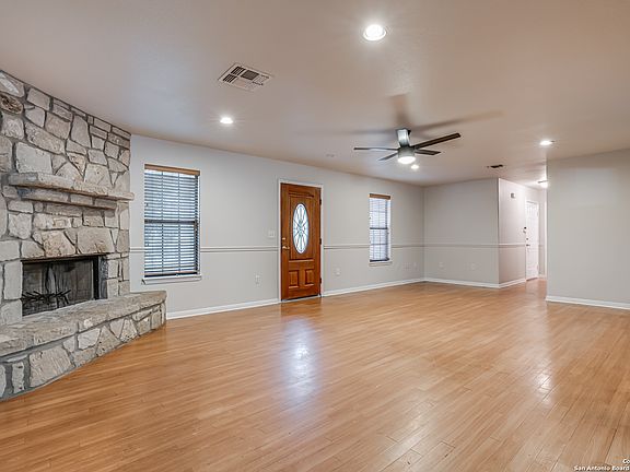 2nd image of 523 SENDERA ST
