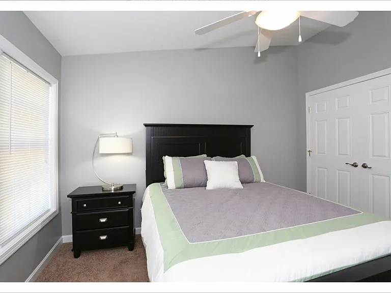 Stonington Estates Apartments — Photo 36