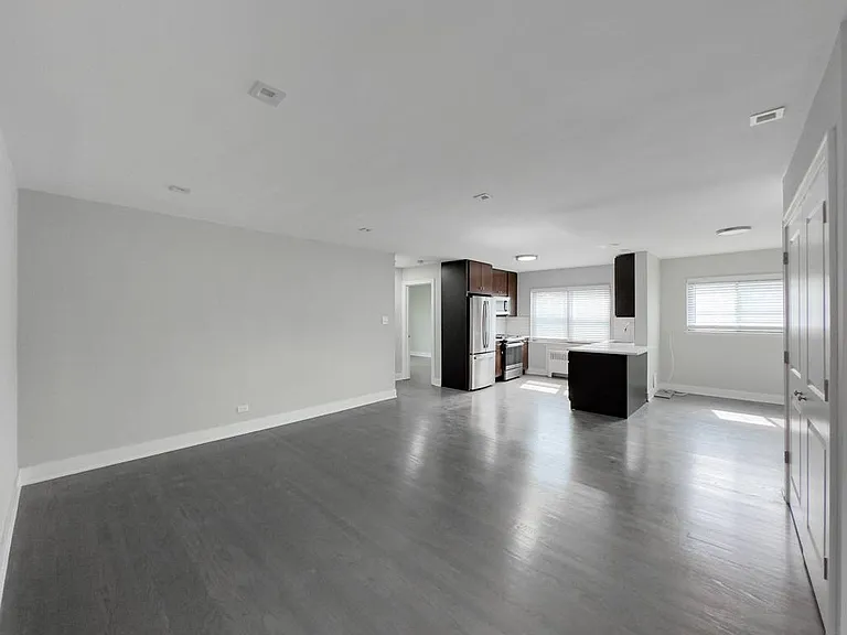 549-607 Sheridan Rd. — Photo 29