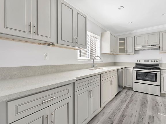 4th image of 875 W Glenway Dr