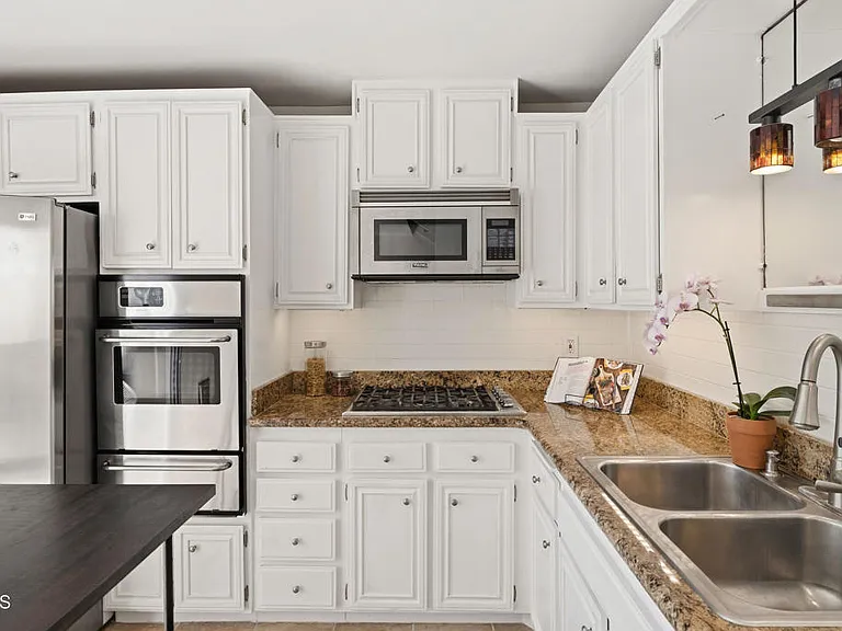 1140 Manhattan Beach Blvd #D — Photo 7
