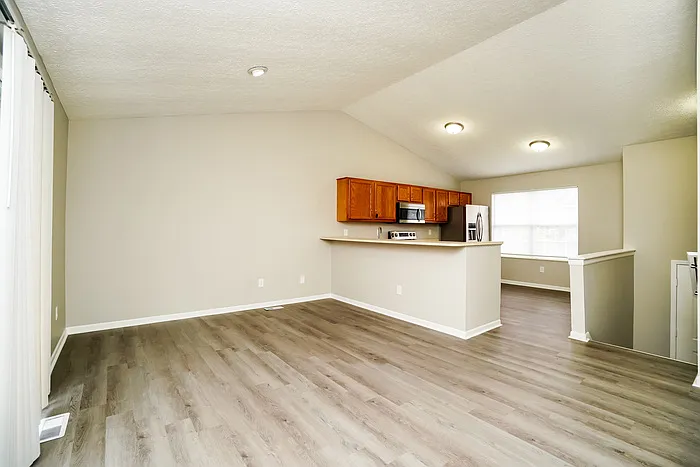 1540 Tall Meadows Dr — Photo 4
