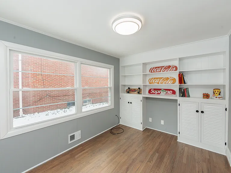 2539 Warrensville Center Rd — Photo 11
