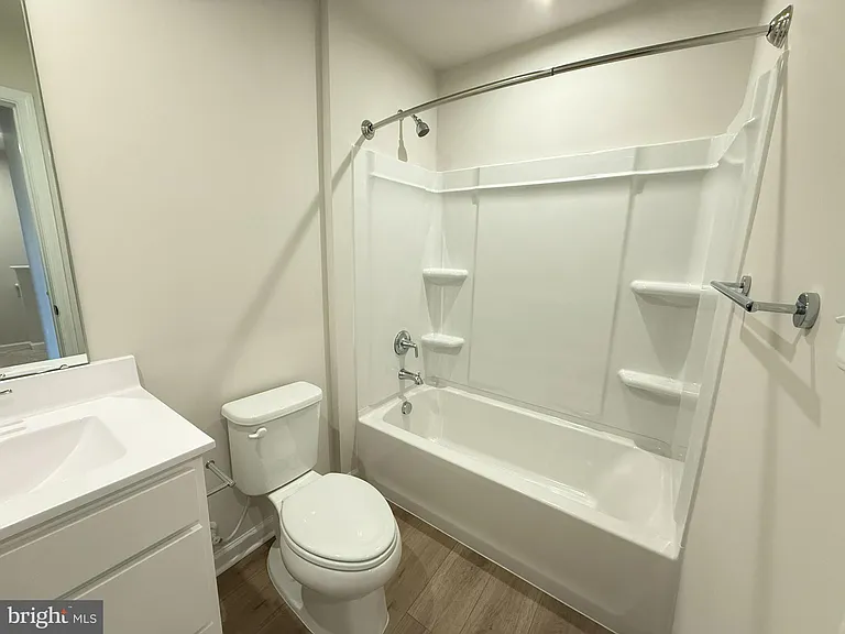 647 Laurelwood Cir — Photo 14