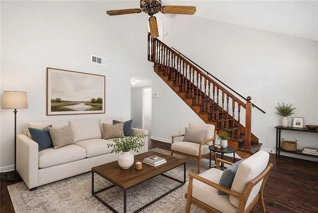 3 bed, 2.0 bath, 1978 sqft, $1,600 — Photo 3