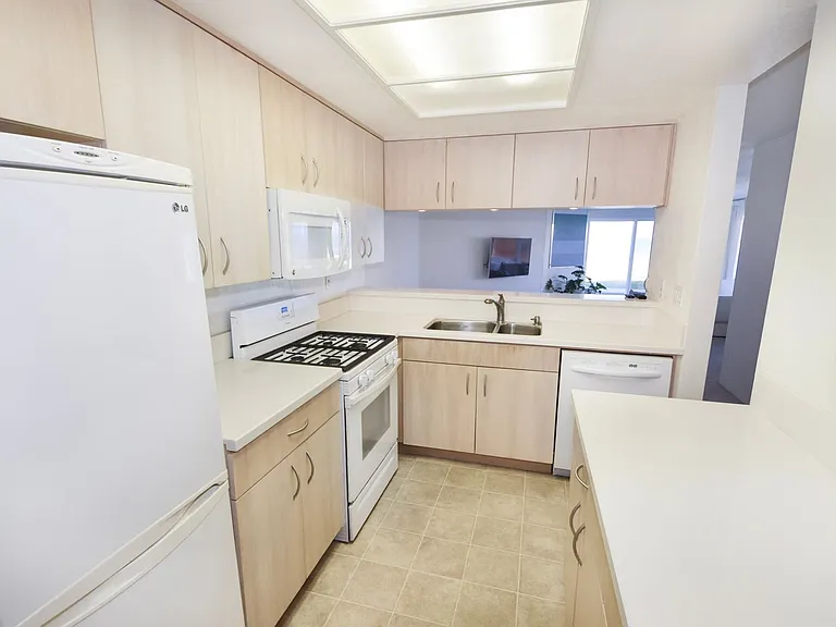 1300 Seacoast Dr #B — Photo 21