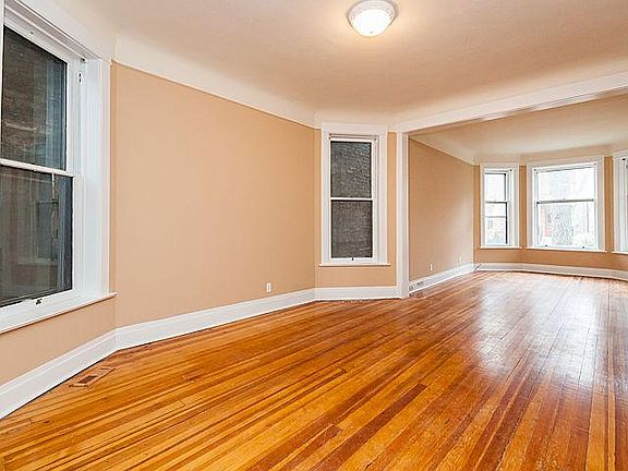 5th image of 937 N Hoyne Ave #2