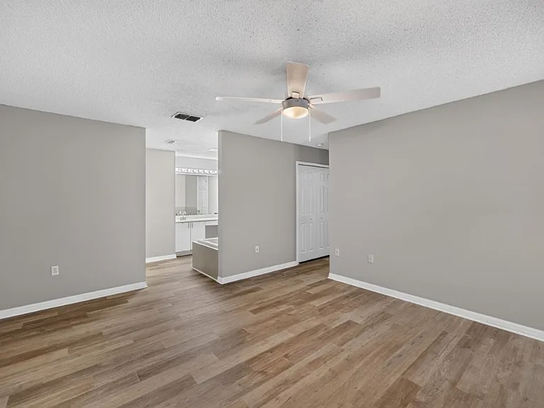 1845 Saga Ct — Photo 18