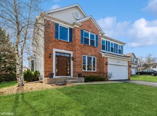 684 Providence Ln, Lindenhurst, IL 60046