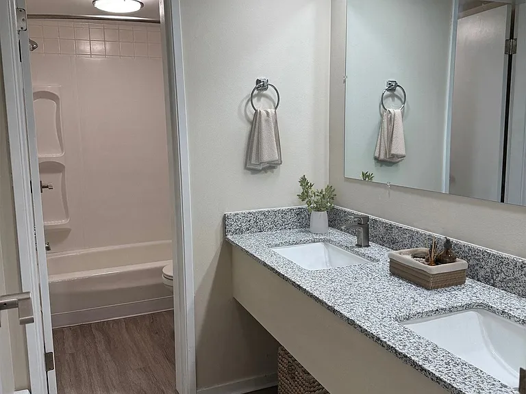 611 Regency Way — Photo 7