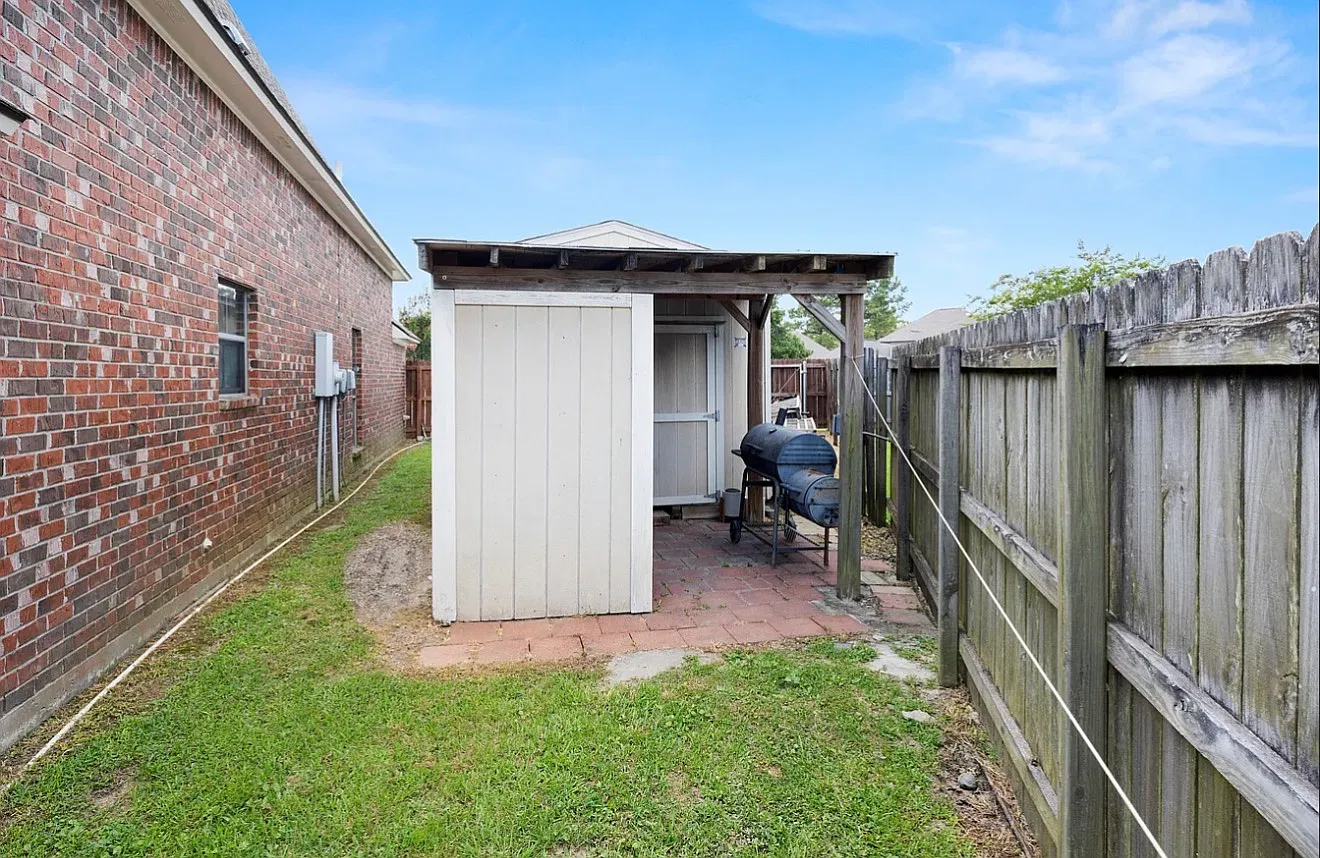 3 bed, 1840 sqft, $2,450 — Photo 4