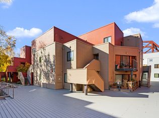 1040 NW Naito Pkwy APT O16, Portland, OR 97209