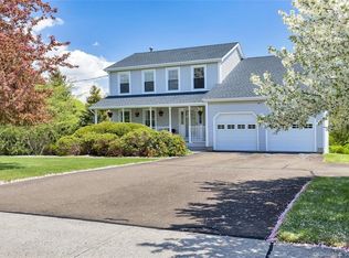 6 Conhurst Dr, North Haven, CT 06473