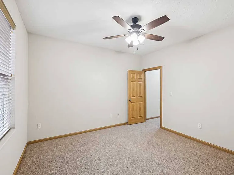 Stone Ridge Estates Apartments & Duplexes — Photo 150