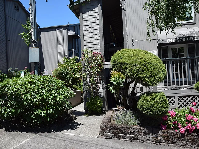 Nob Hill Apartments — Photo 17