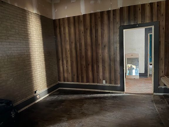 3rd image of 1001 Twyman St