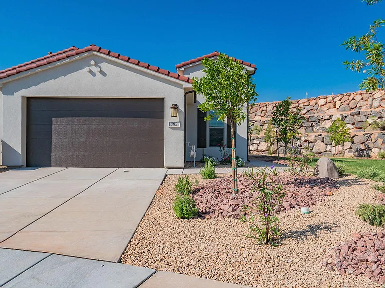795 N Via Modelo Cir — Photo 2