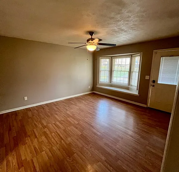 6044 Cordova Rd — Photo 2