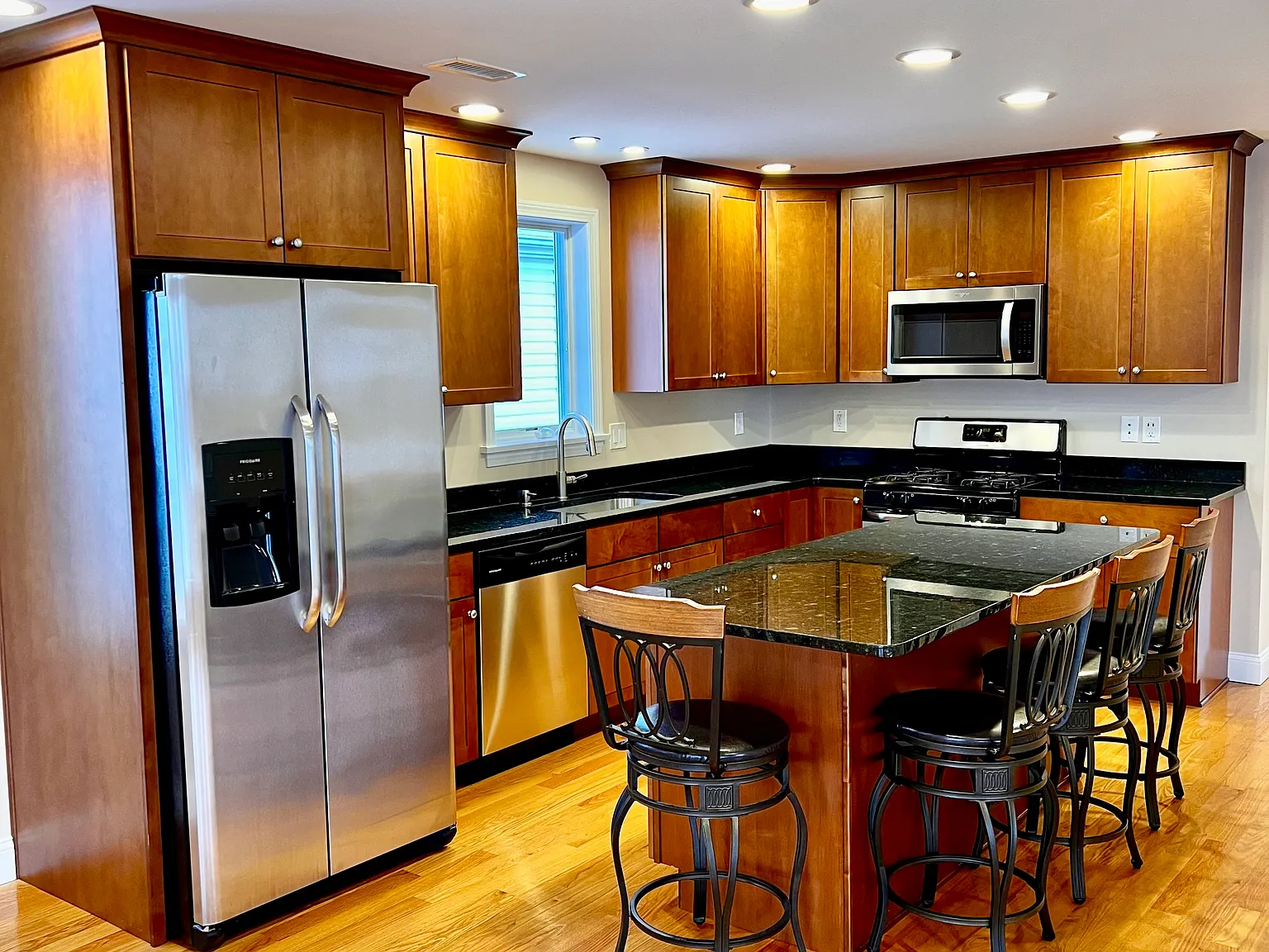 2 bed, 1260 sqft, $3,300 — Photo 2