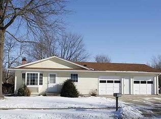 1953 Grantwood Dr, Iowa City, IA 52240