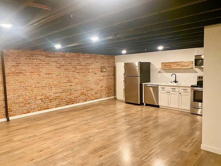 174 S Howard St #10 — Photo 2