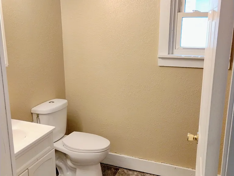301 E 15th St #1 — Photo 9