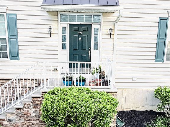 2nd image of 29 Morris Ln