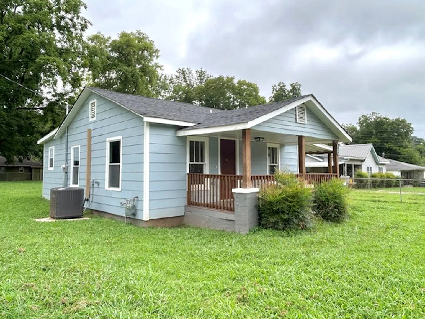 Charming 2 Bedroom Home in North Huntsville Fully Renovated! — Photo 3