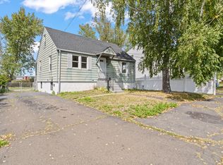 26 Vista Dr, New Haven, CT 06512
