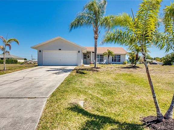2nd image of 423 NE Juanita Pl
