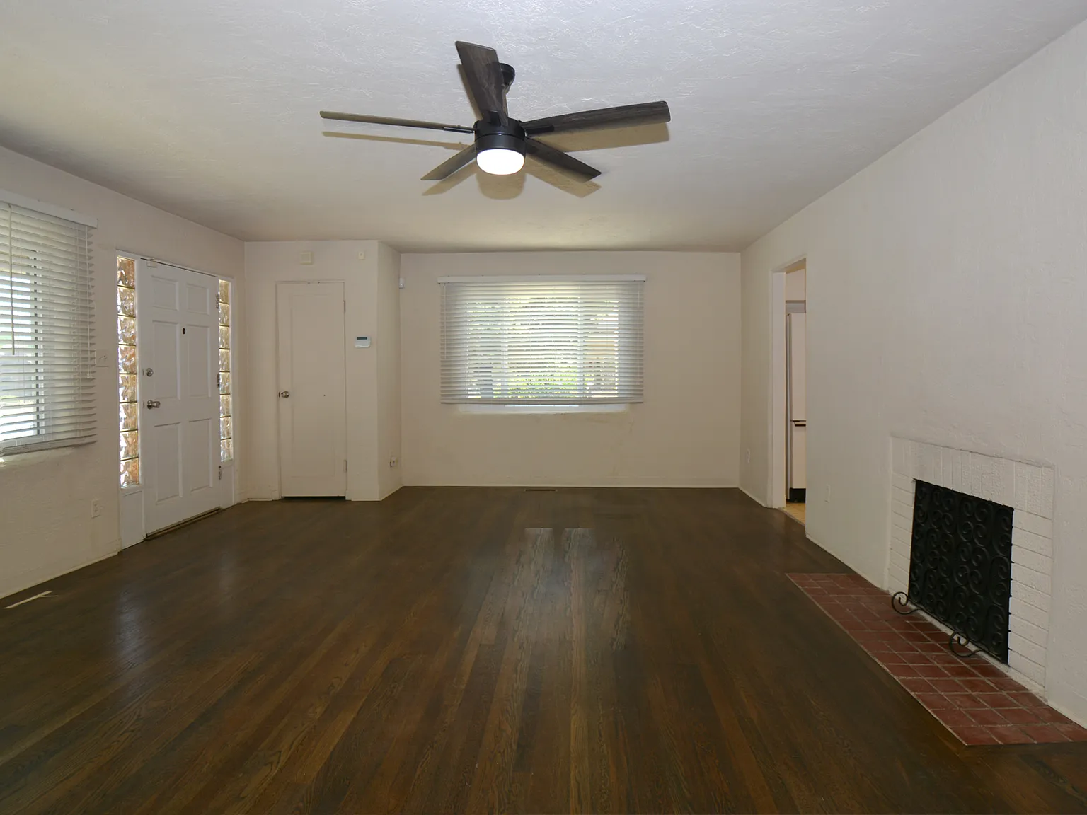 3 bed, 1200 sqft, $1,700 — Photo 3
