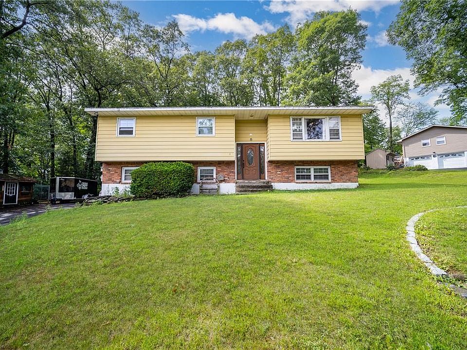 1st image of 17 Woodland Circle