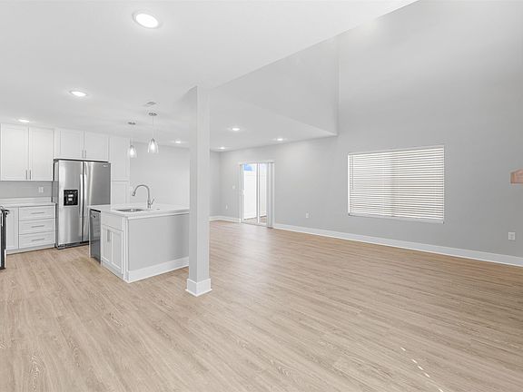 3rd image of 2731 Amelia Ln