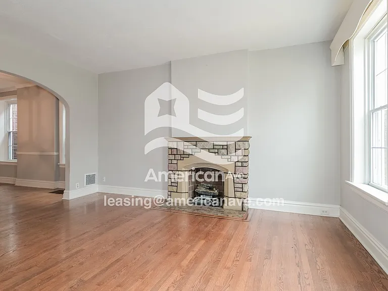 596178_003_wm_-_living_room_13579504.jpg