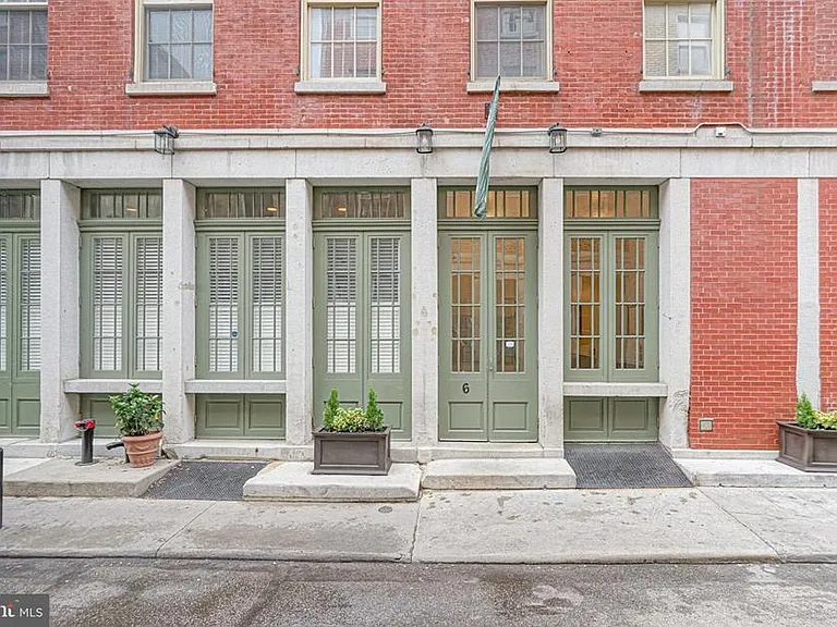 6 Strawberry St — Photo 1